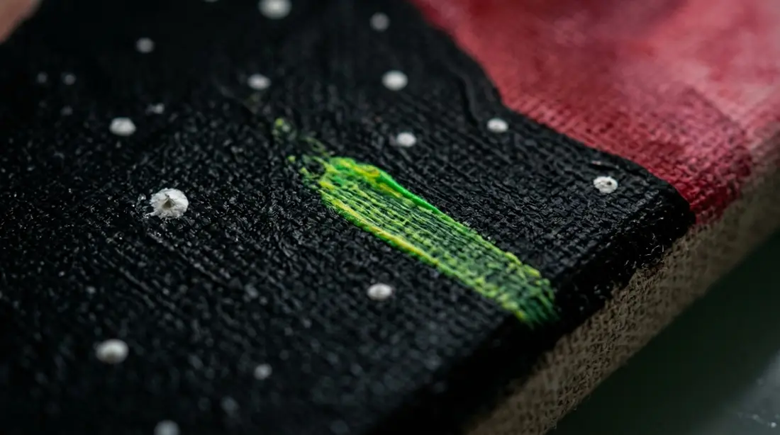 Raised green comet trail and dotted stars