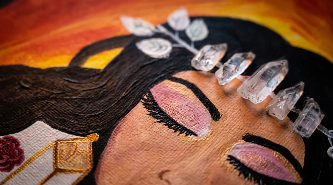 Quartz crystals set into the painted crown